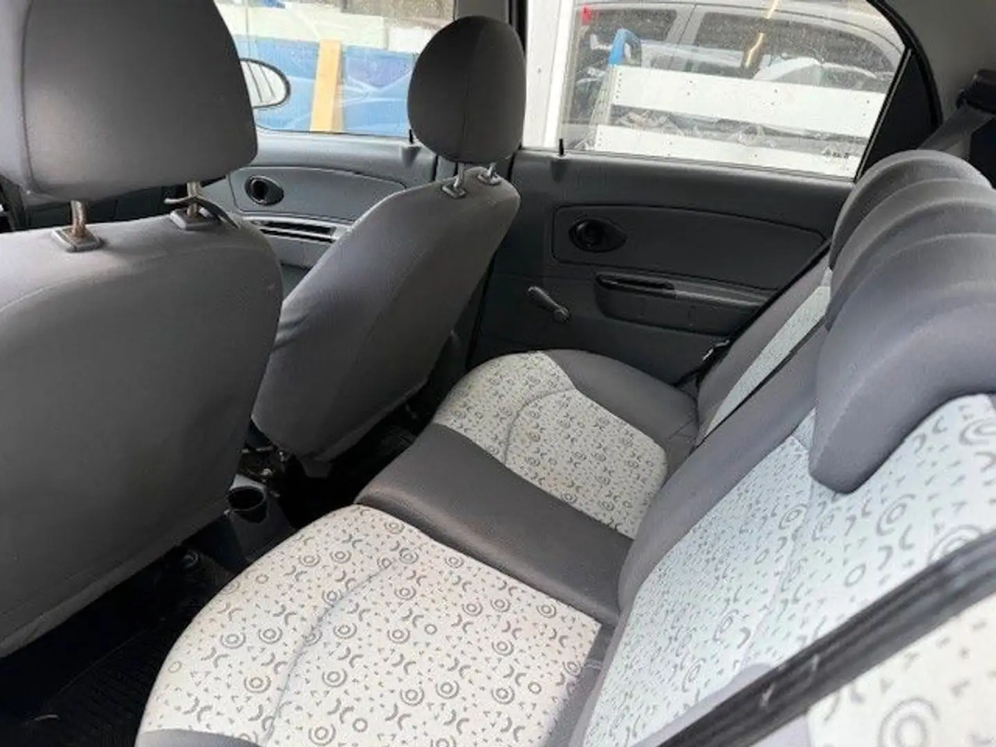 Vehicle image, number 6
