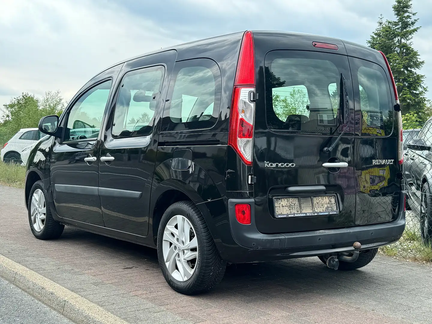 Vehicle image, number 13