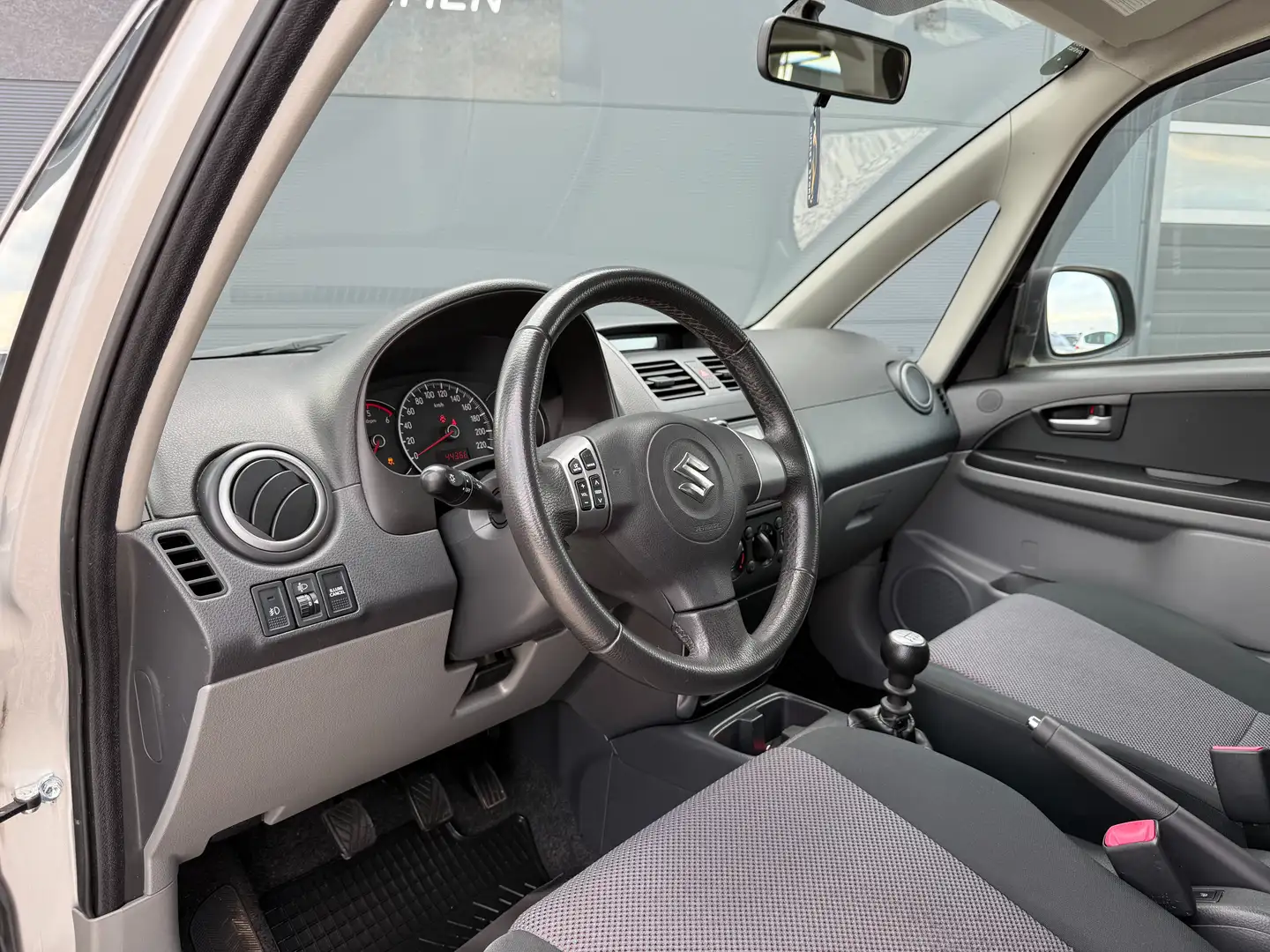 Vehicle image, number 8