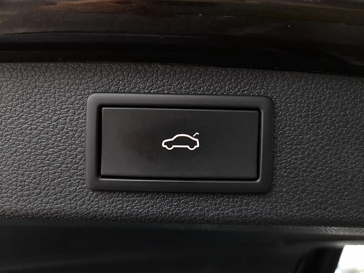 Vehicle image, number 13