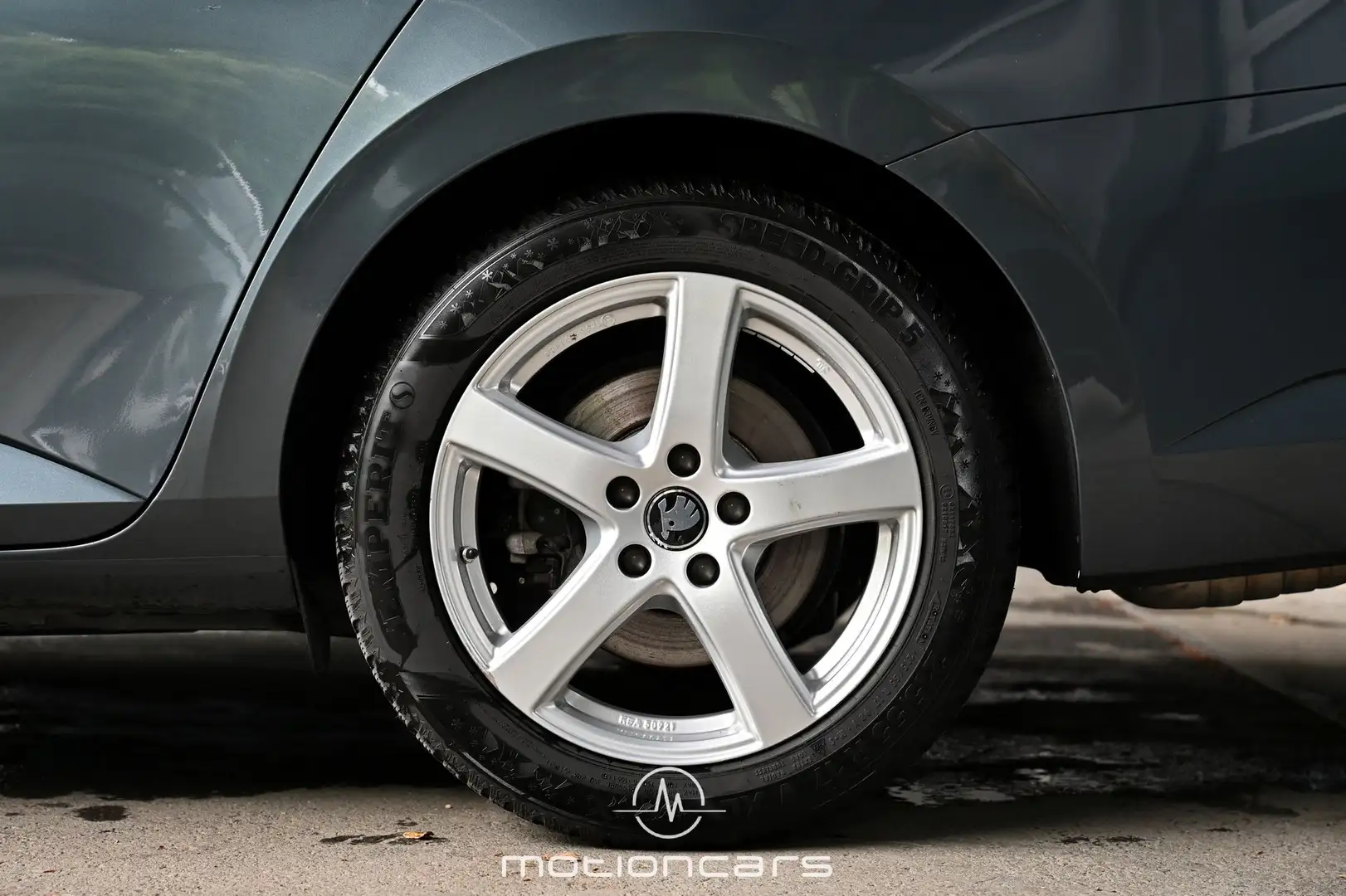 Vehicle image, number 8