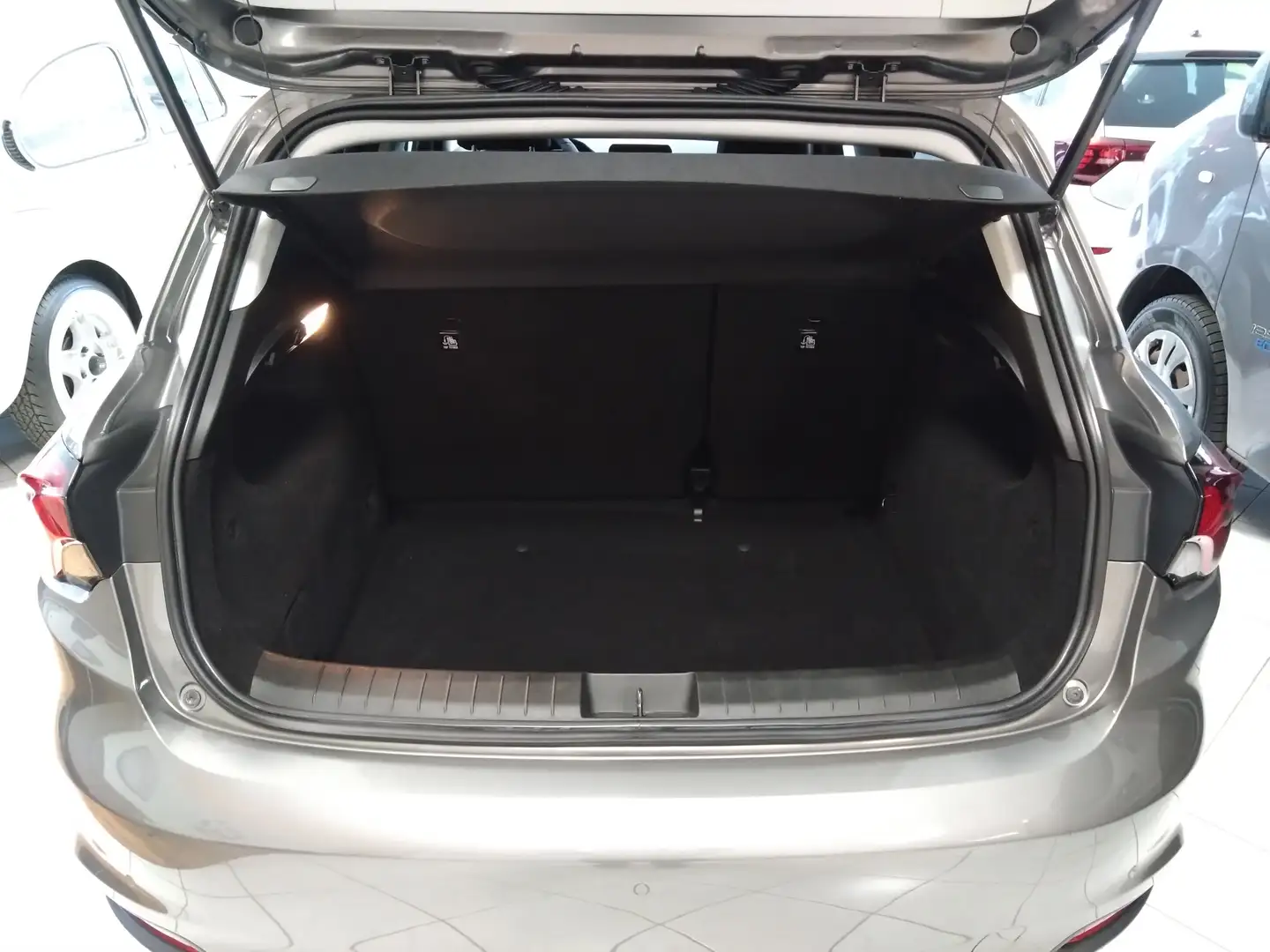Vehicle image, number 13