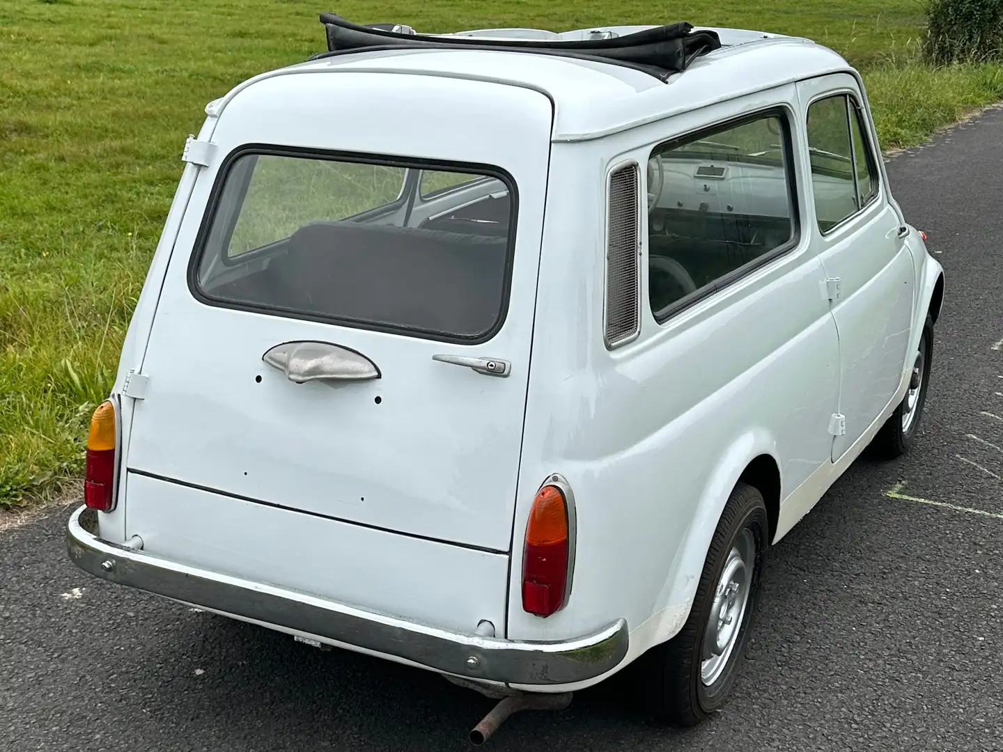 Vehicle image, number 4