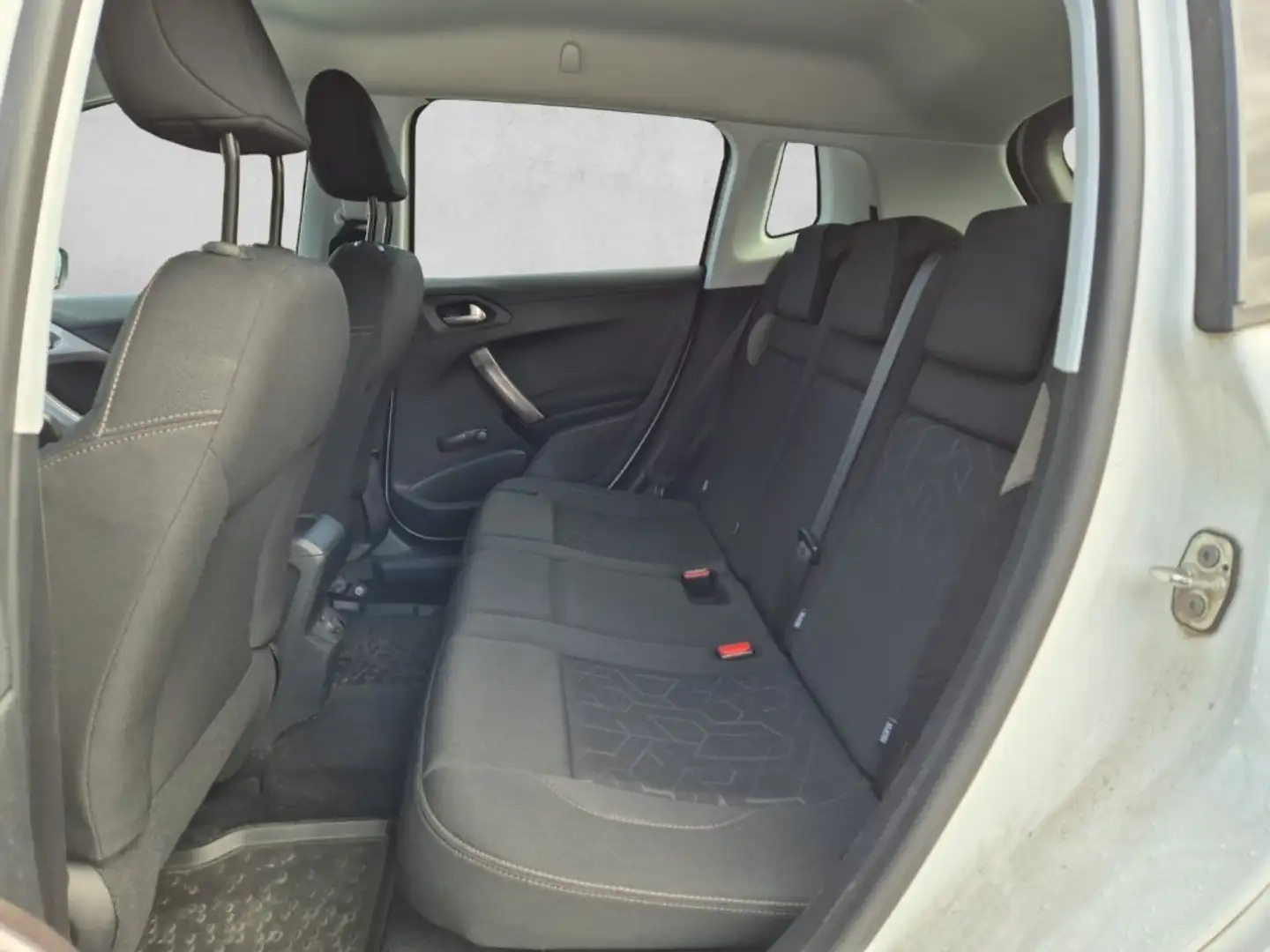 Vehicle image, number 13