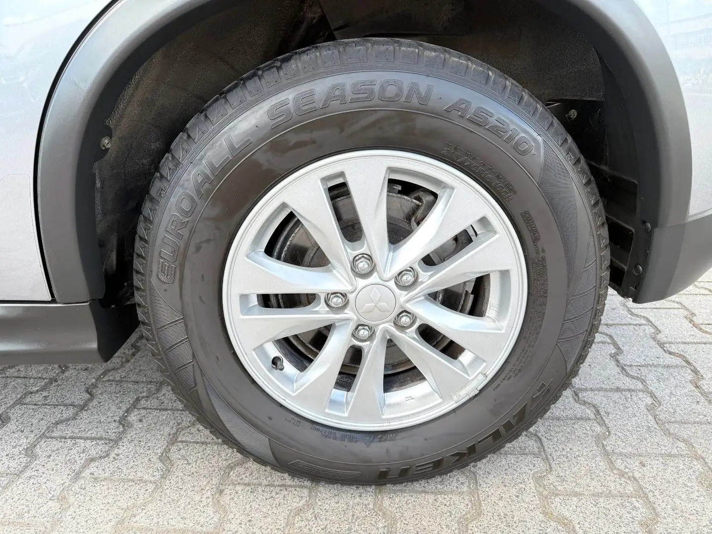 Vehicle image, number 4