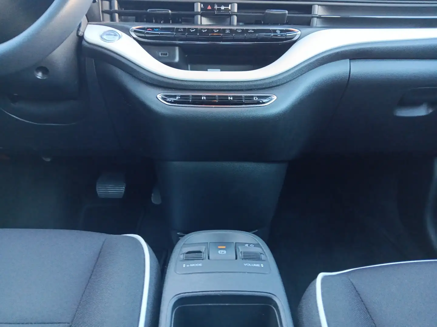 Vehicle image, number 14