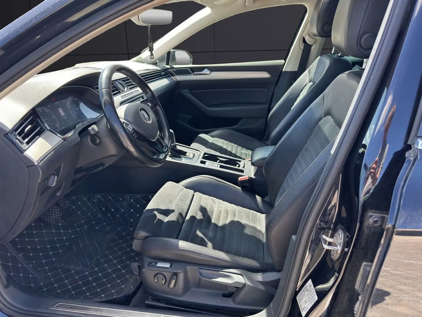 Vehicle image, number 10