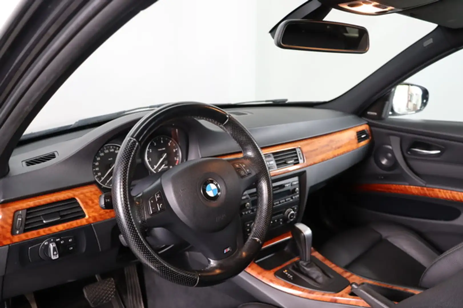 Vehicle image, number 12