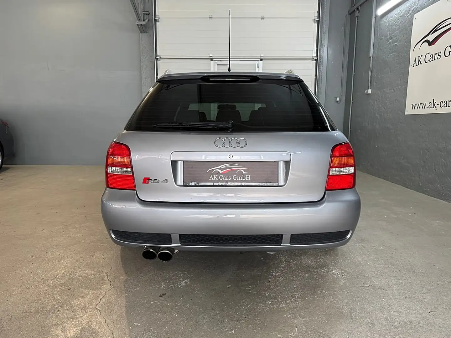 Vehicle image, number 12