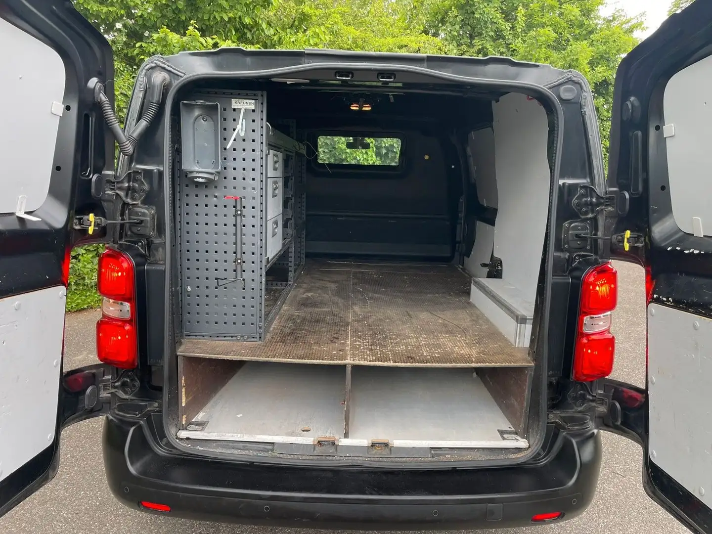 Vehicle image, number 8