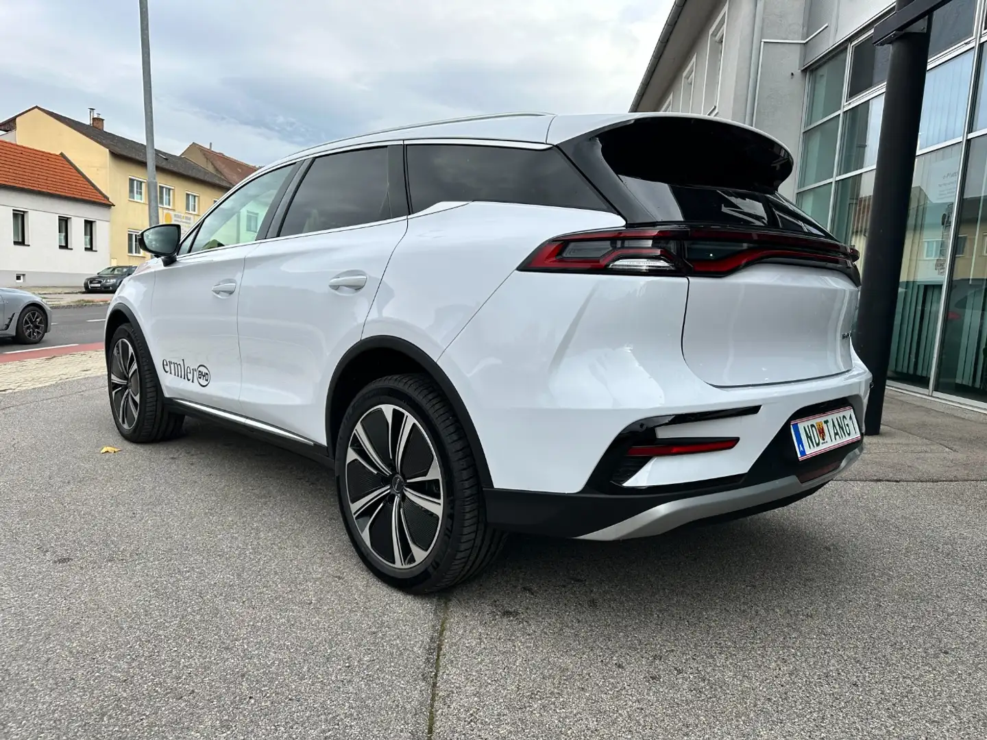 Vehicle image, number 4