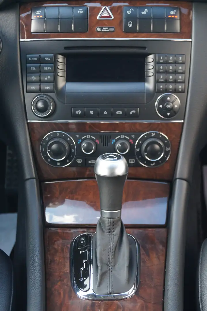 Vehicle image, number 12