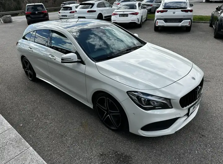 Additional image of the vehicle