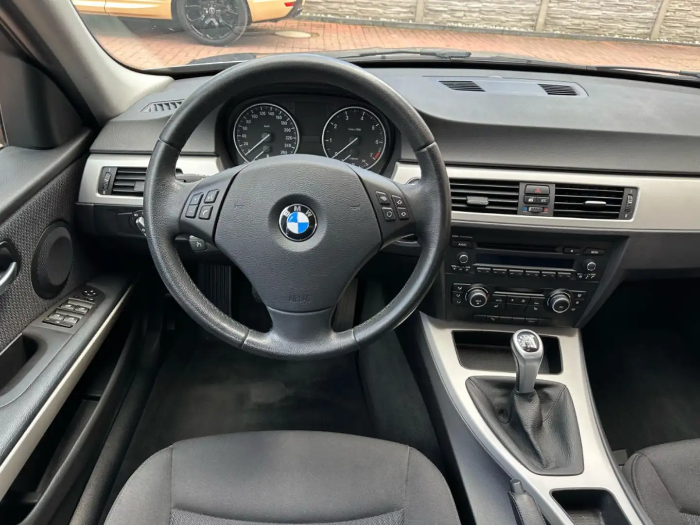 Vehicle image, number 8