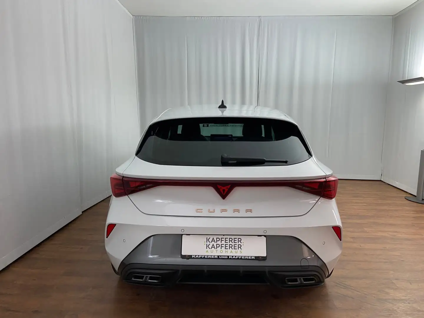 Vehicle image, number 6