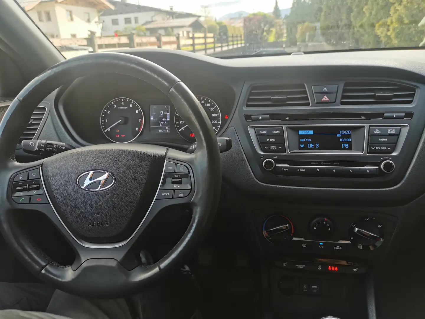 Vehicle image, number 9