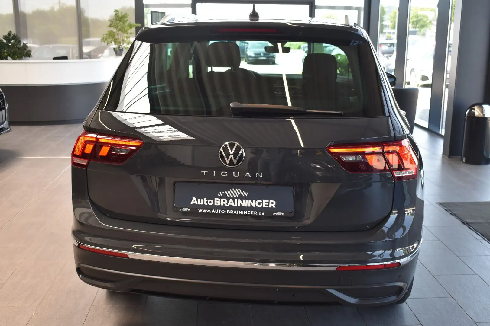 Vehicle image, number 6