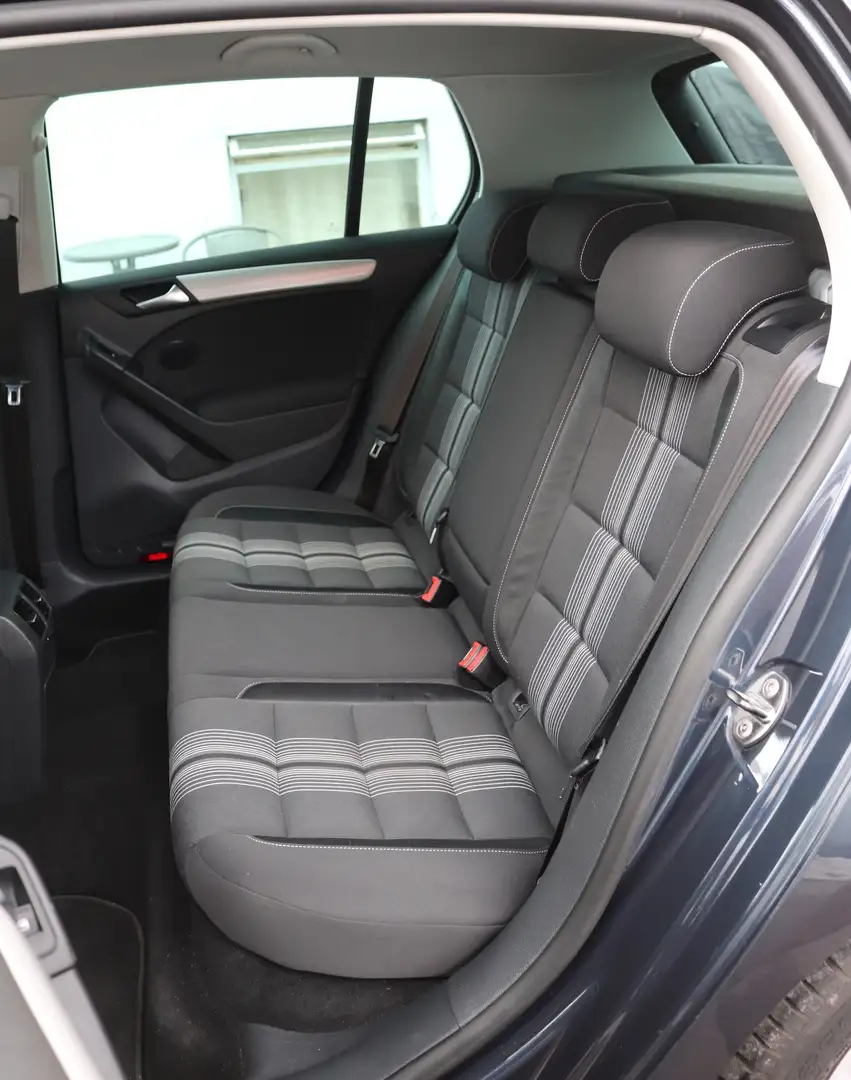 Vehicle image, number 8