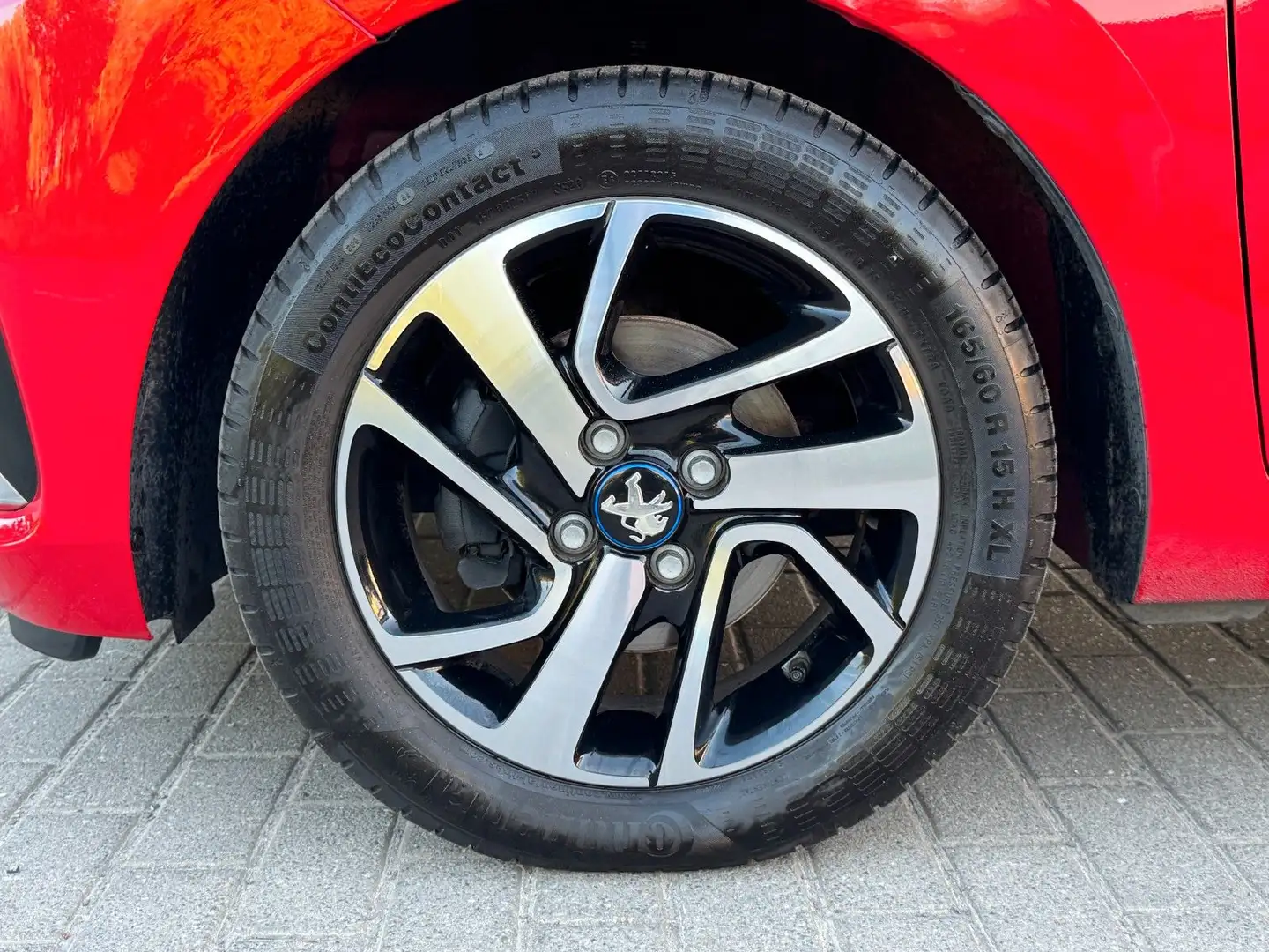Vehicle image, number 9