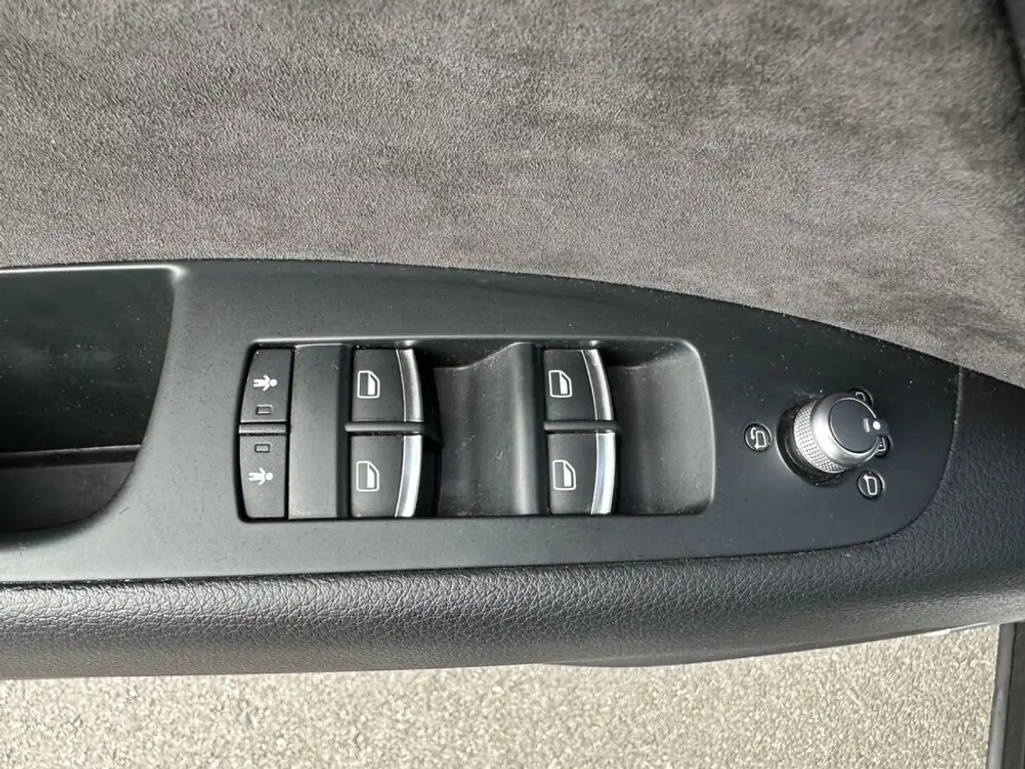 Vehicle image, number 12