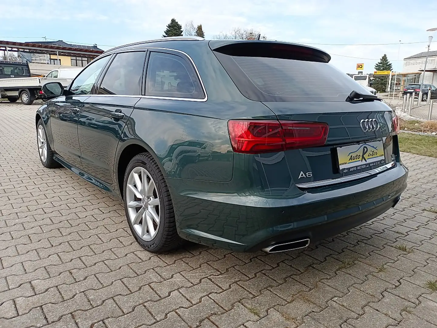 Vehicle image, number 3