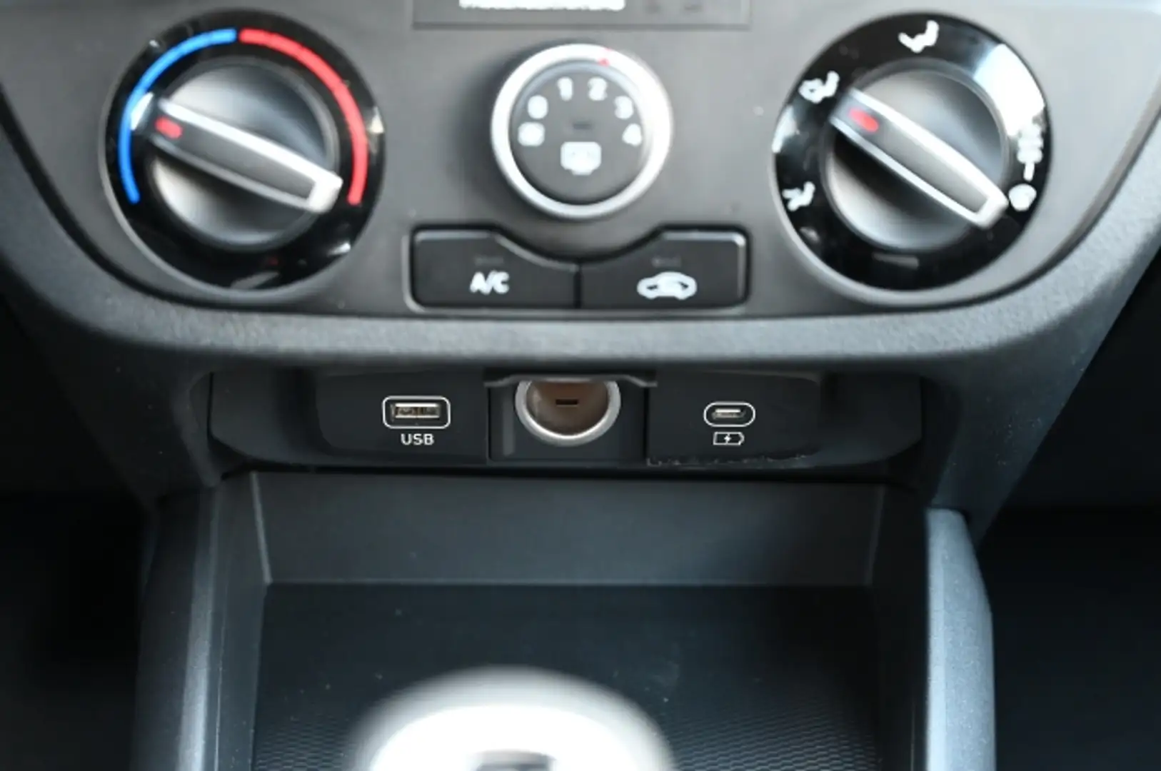 Vehicle image, number 13