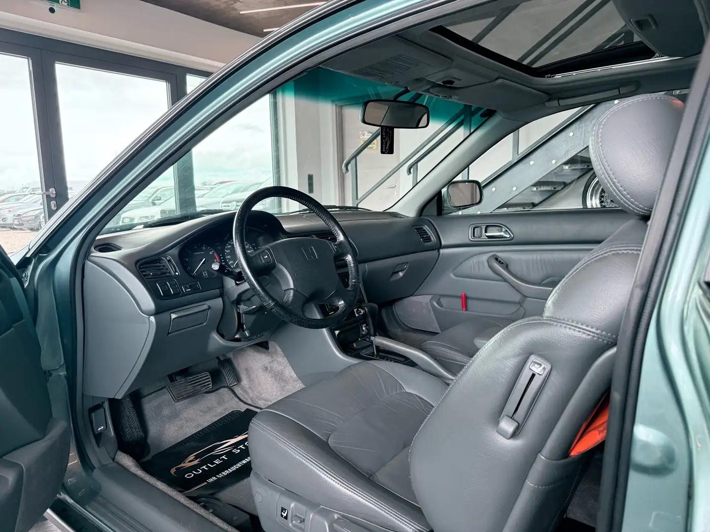 Vehicle image, number 6