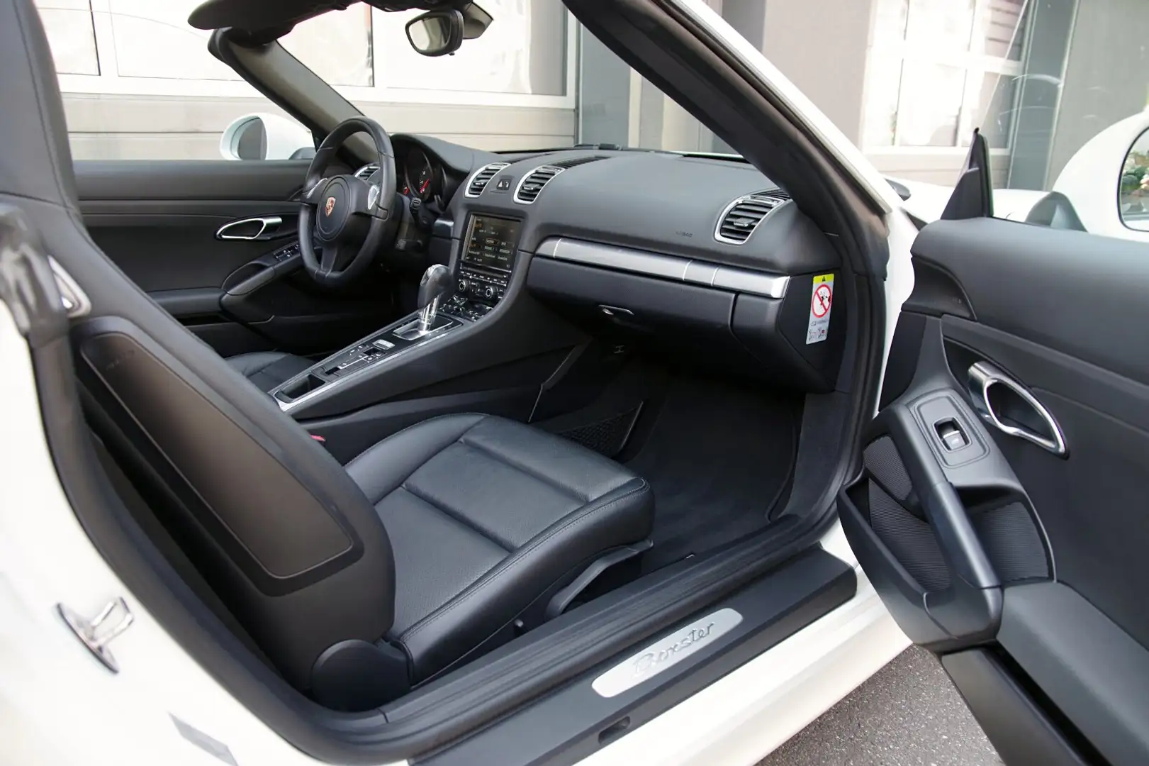 Vehicle image, number 6