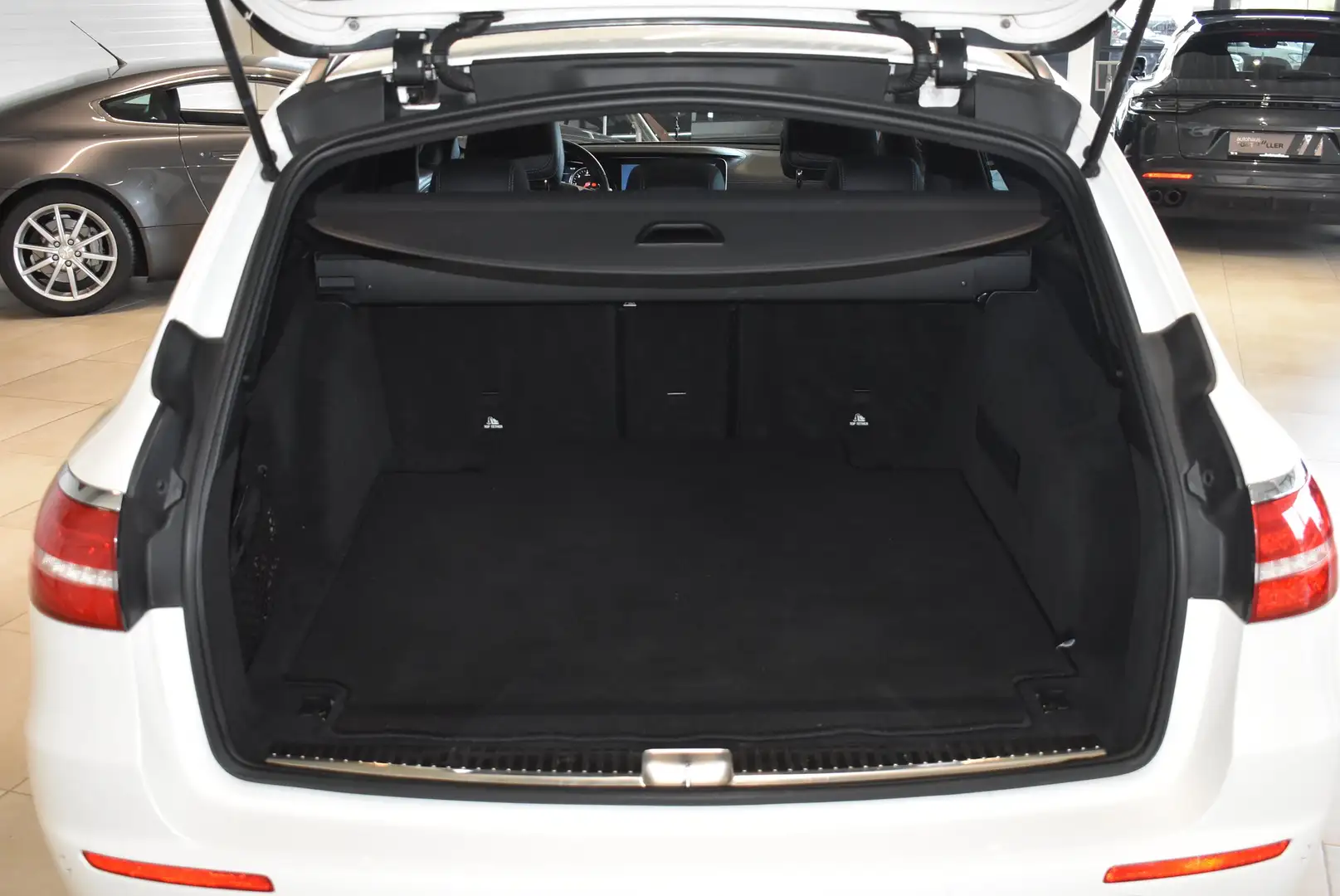 Vehicle image, number 10