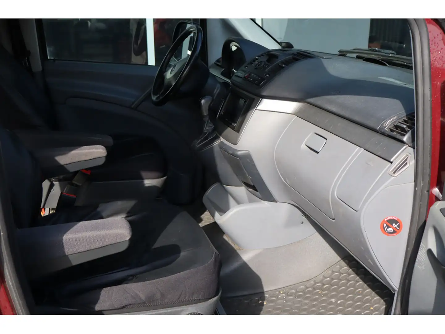 Vehicle image, number 10