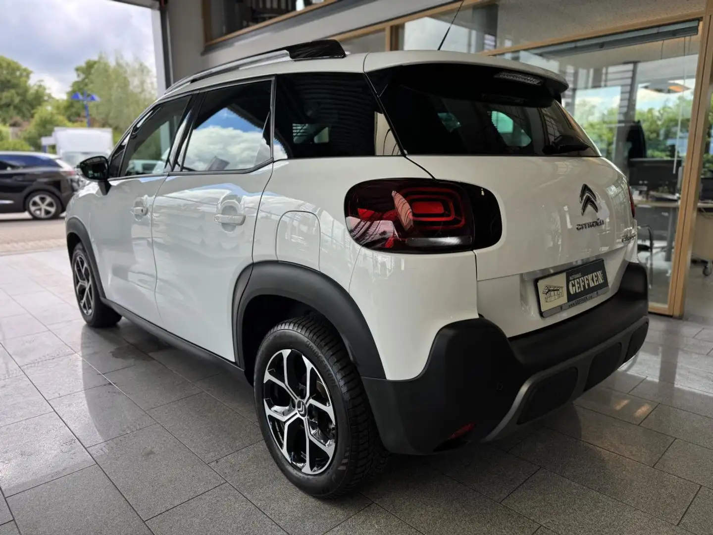 Vehicle image, number 5