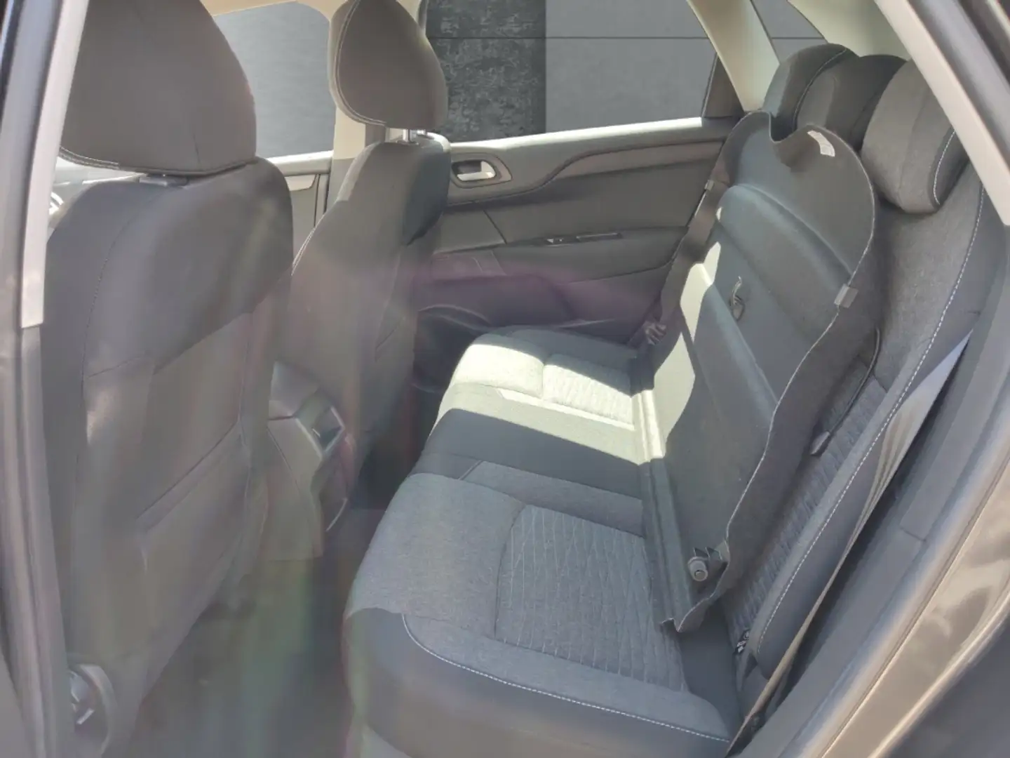 Vehicle image, number 9