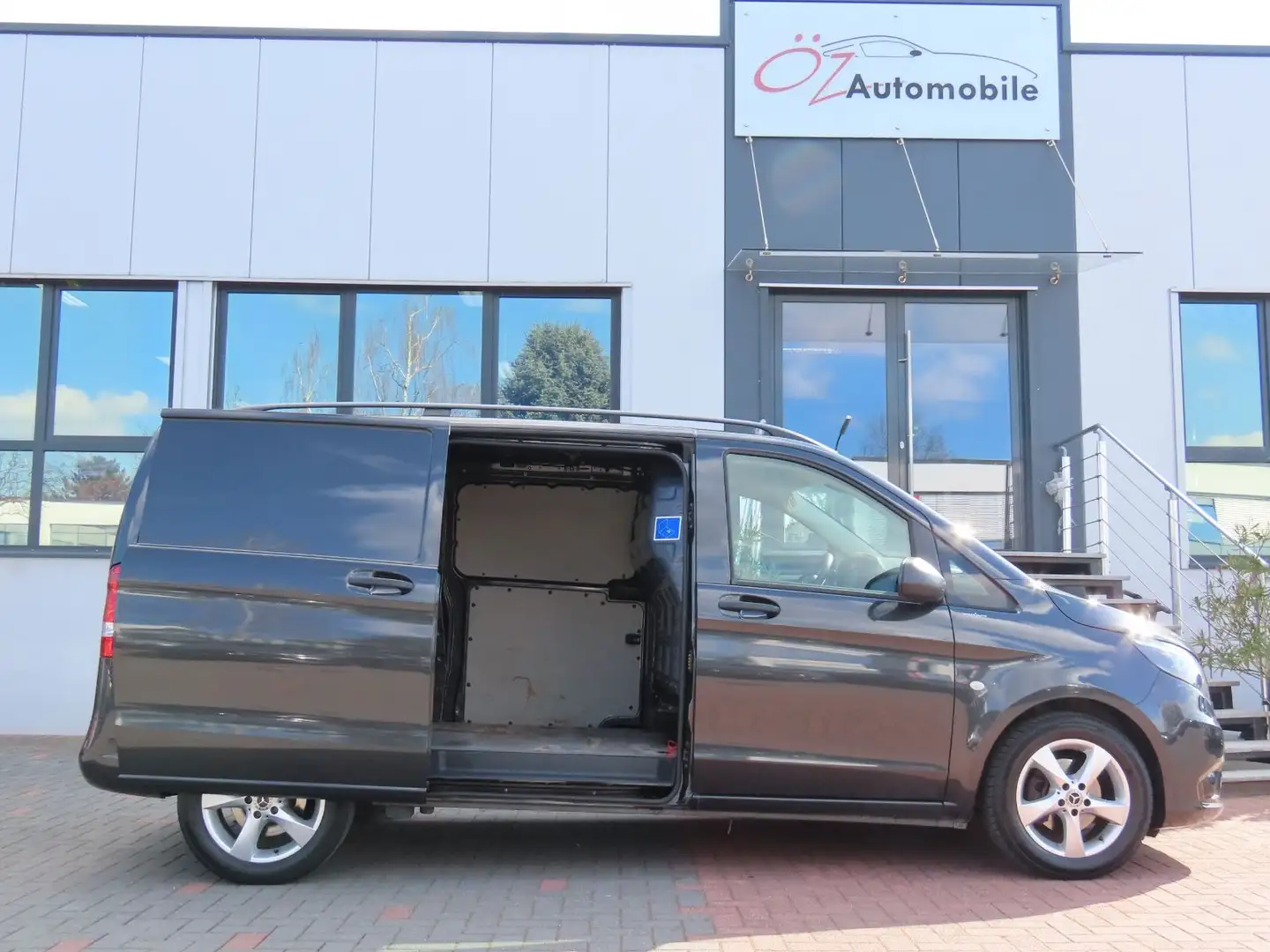 Vehicle image, number 7