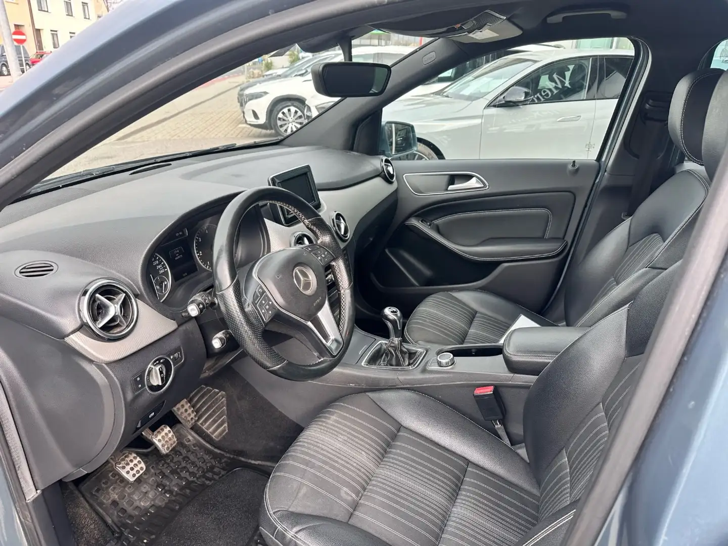 Vehicle image, number 6