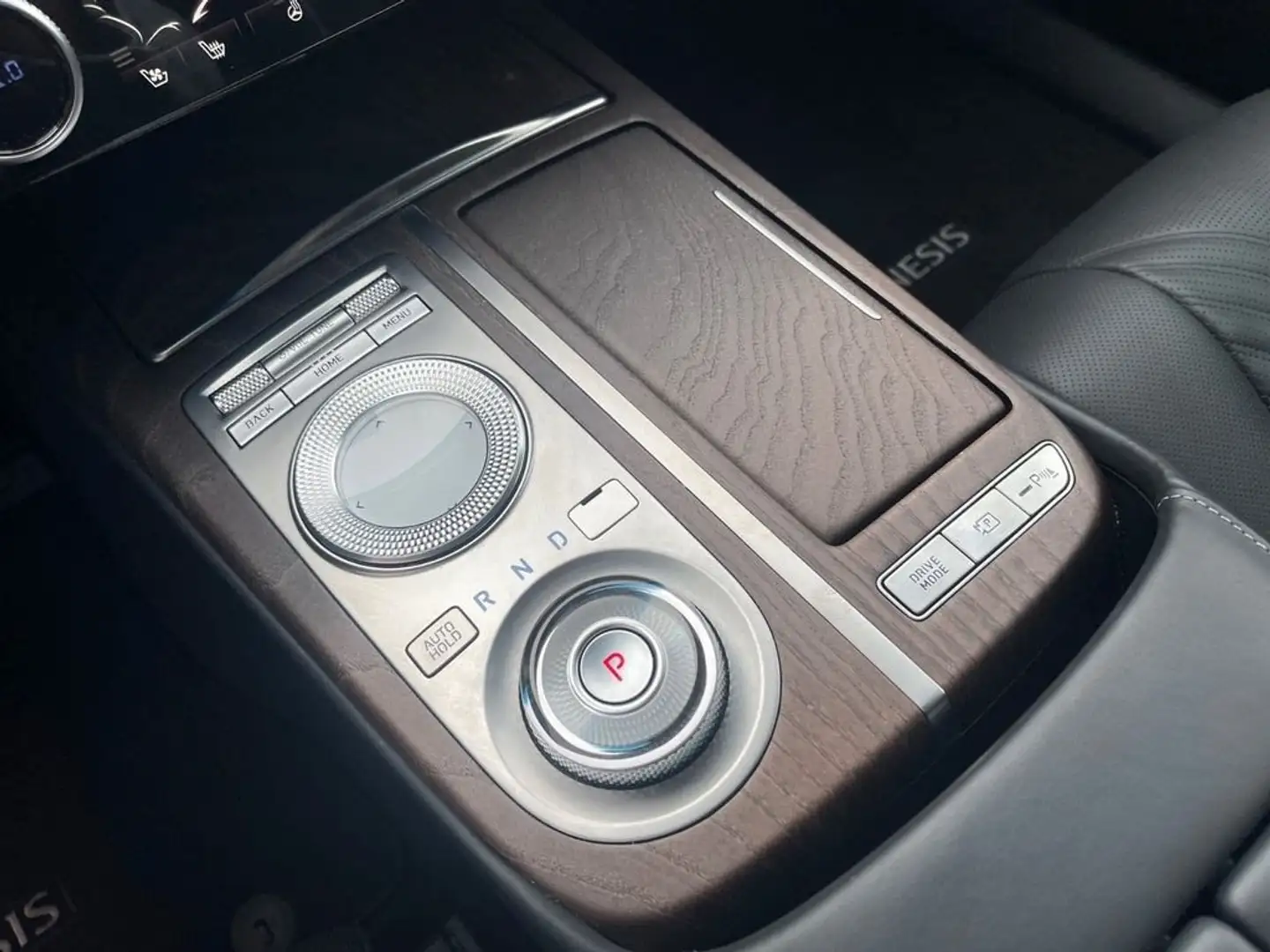 Vehicle image, number 12