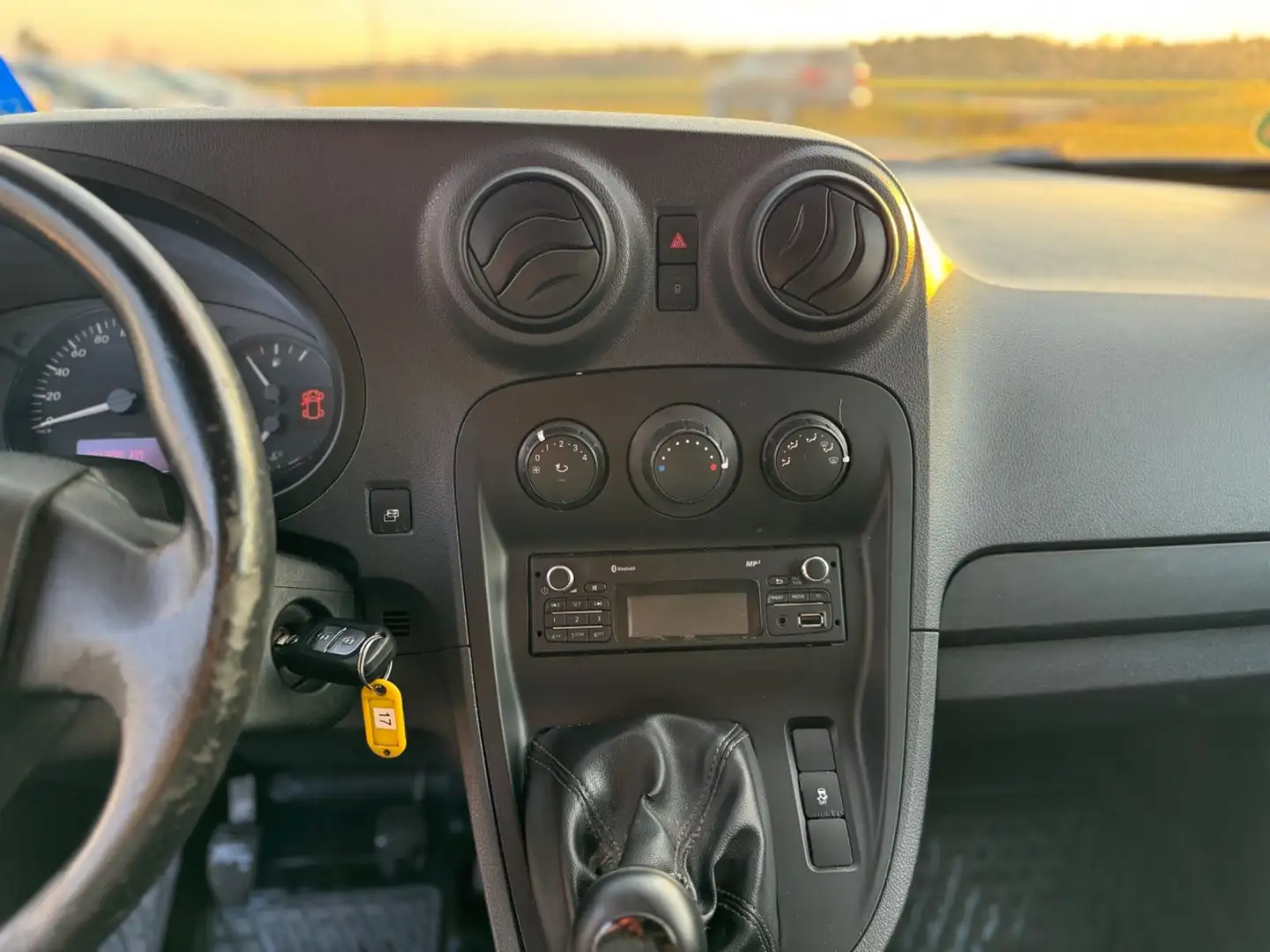 Vehicle image, number 9