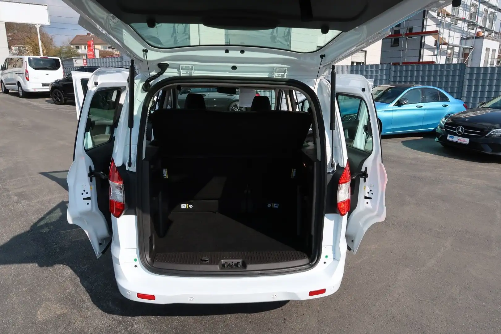 Vehicle image, number 8