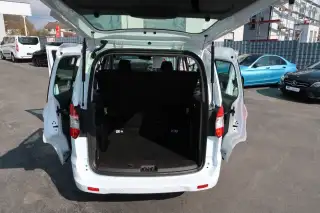 Vehicle image thumbnail, number 8