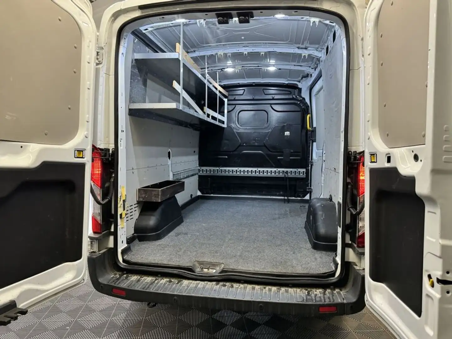 Vehicle image, number 10