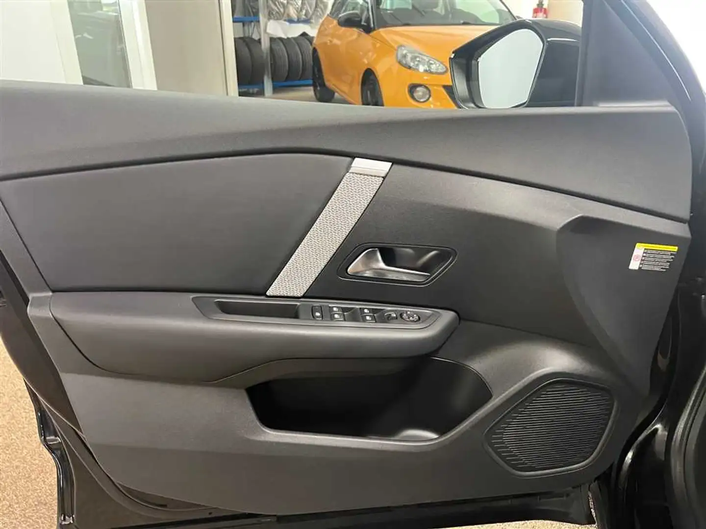Vehicle image, number 9