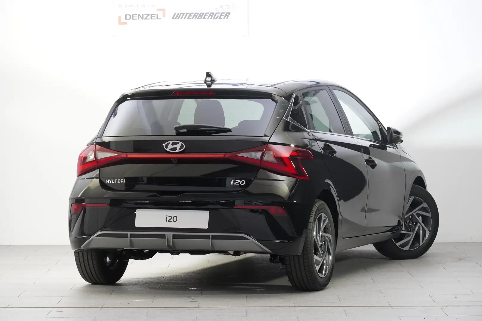 Vehicle image, number 4