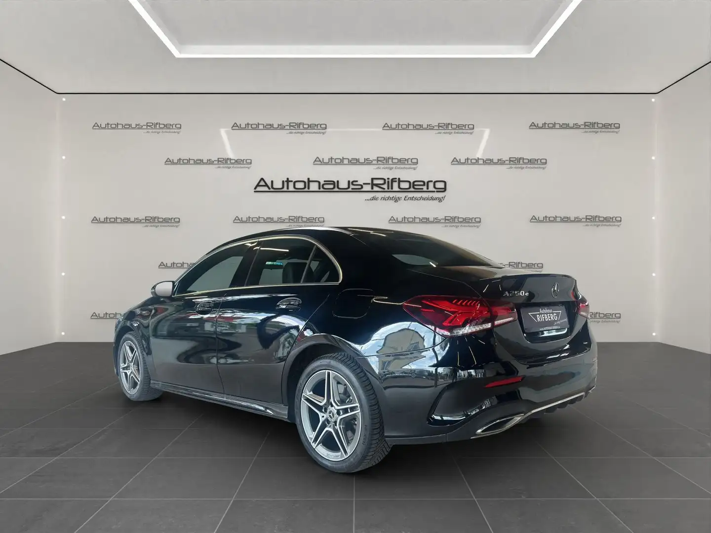 Vehicle image, number 4