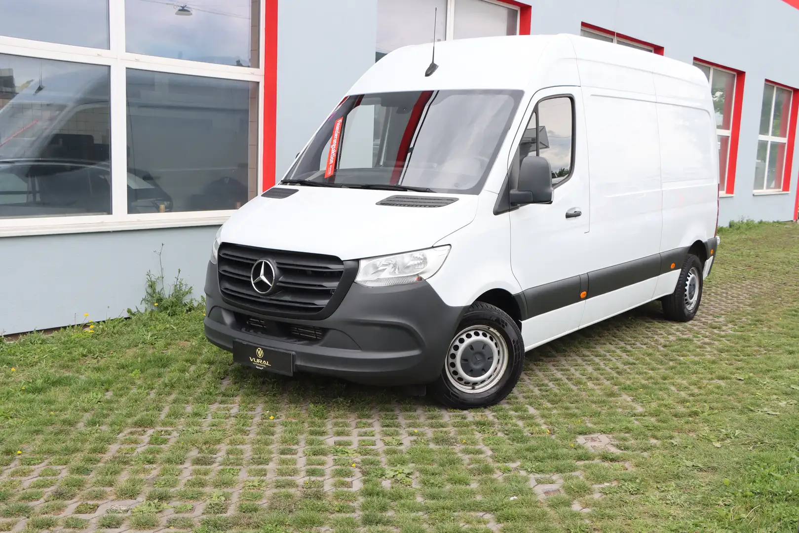 Vehicle image, number 2