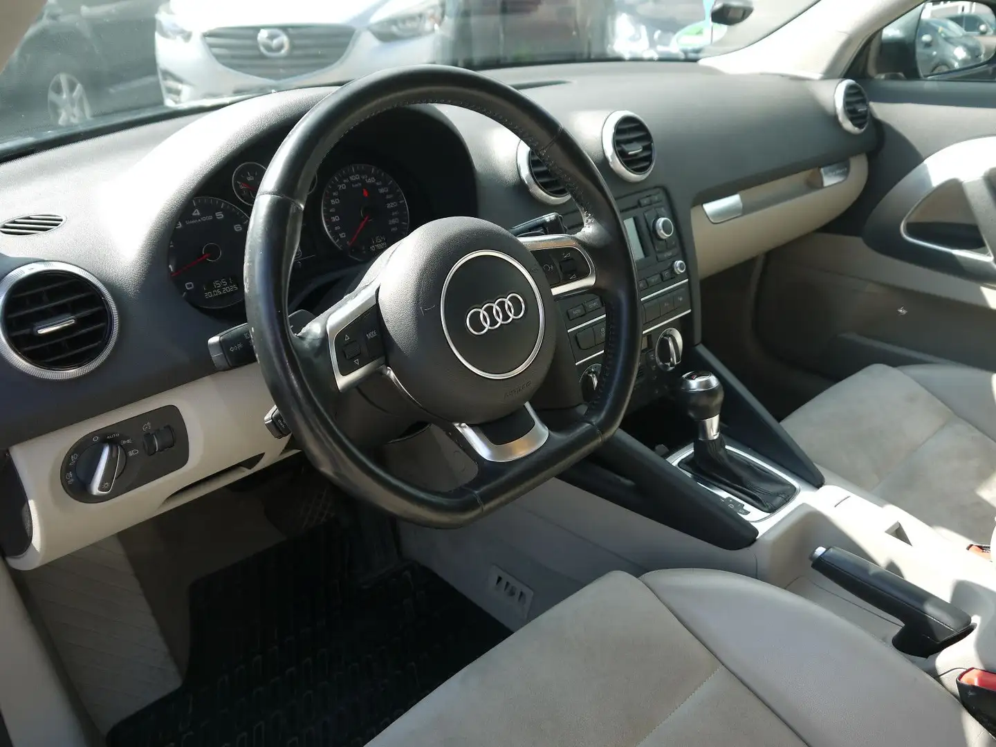 Vehicle image, number 10