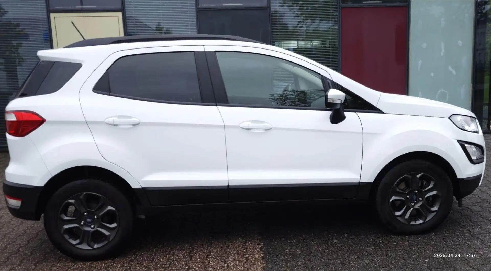 Vehicle image, number 4