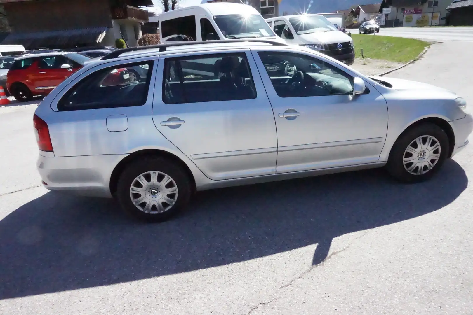 Vehicle image, number 12