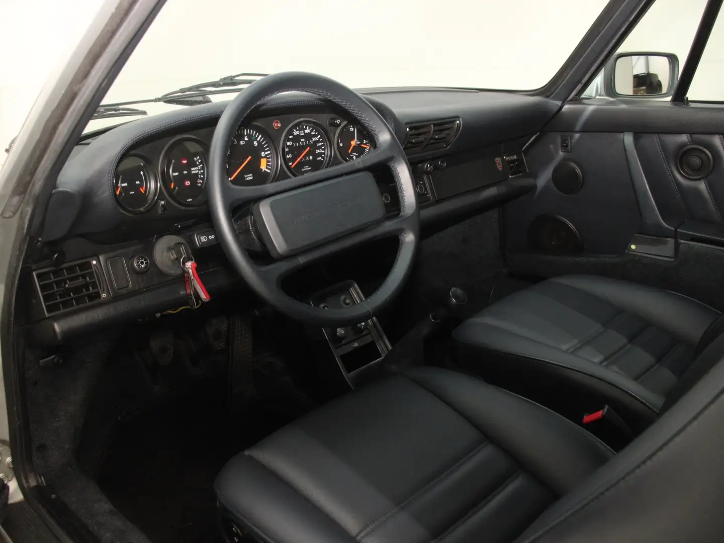 Vehicle image, number 13