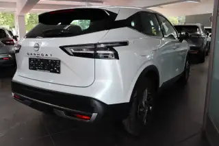 Vehicle image thumbnail, number 4