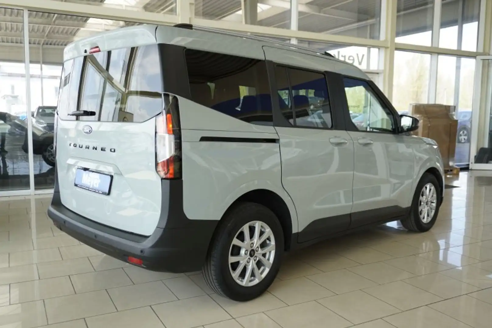 Vehicle image, number 4