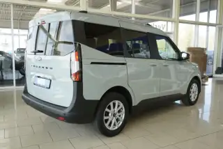 Vehicle image thumbnail, number 4